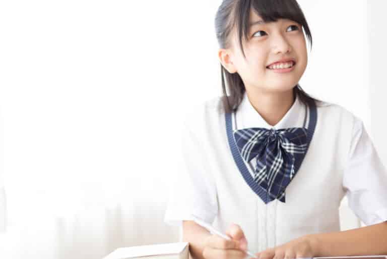 授業中の中学生
